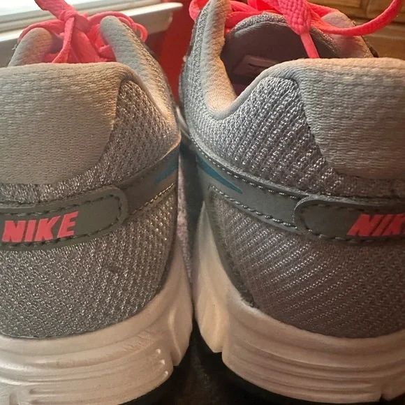 Nike Gray and Pink Sneakers with Sporty Design - Picture 11 of 12